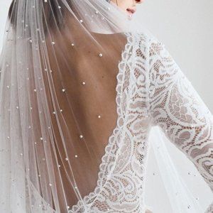 Veil with Pearl Detail and Gold Comb